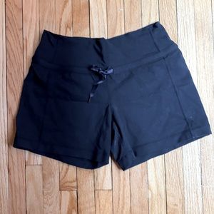 Lululemon black short, women, size 4